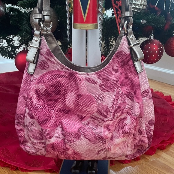 Coach Pink Rose Shoulder Bag with the matching wallet - Picture 7 of 16